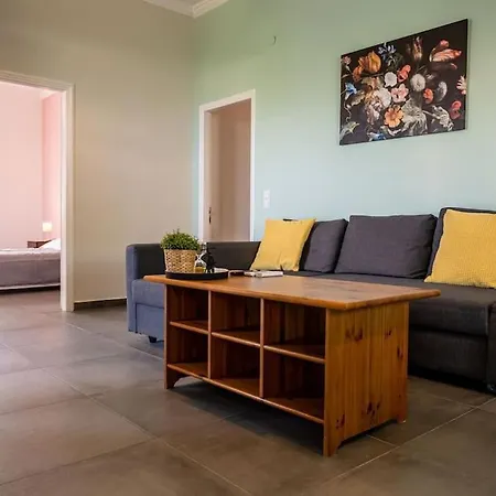 Pavlina's Three Minutes From טולון