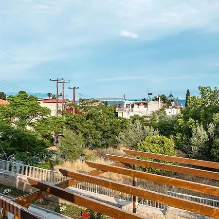 Pavlina's Three Minutes From * טולון