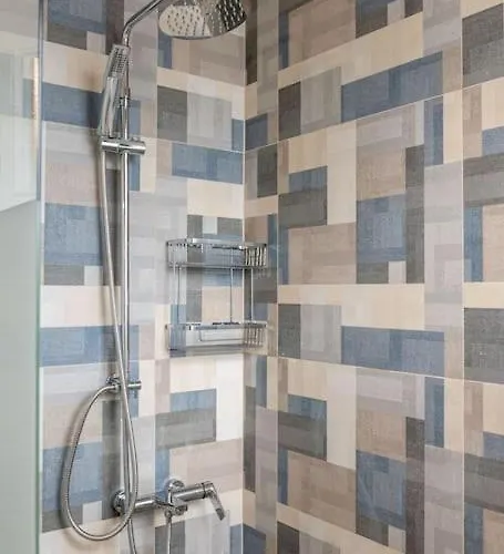 Pavlina's Three Minutes From דירה טולון