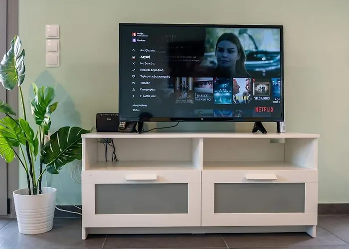 Pavlina's Three Minutes From Tolón